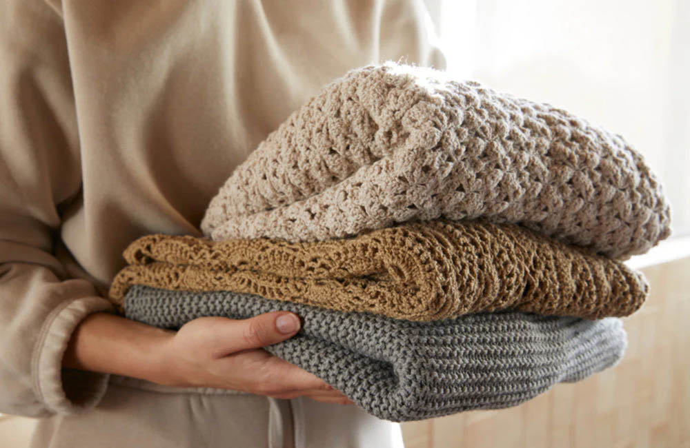 شرایط نگهداری از لباس های بافت