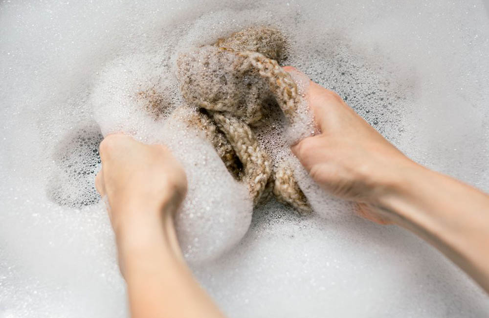 نحوه شست و شوی لباس های دست بافت